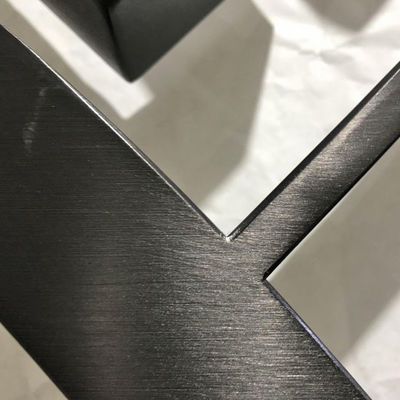 ভালো দাম হেয়ারলাইন আলংকারিক মেটাল ওয়াল প্যানেল অভ্যন্তরীণ PVD ধাতুপট্টাবৃত অ্যান্টিওয়্যার অনলাইন