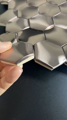 ভালো দাম Sus 304 রঙিন স্টেইনলেস স্টীল শীট হেক্সাগোনাল আকার বেধ 0.8mm কাস্টমাইজড অনলাইন