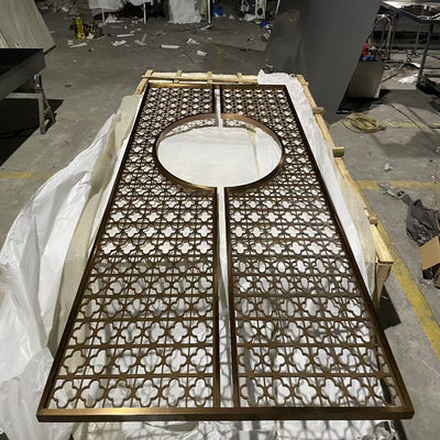 ভালো দাম 304 201 মেটাল হেয়ারলাইন পৃষ্ঠ স্বর্ণ স্টেইনলেস স্টীল স্ক্রিন লিভিং রুম পার্টিশন অনলাইন