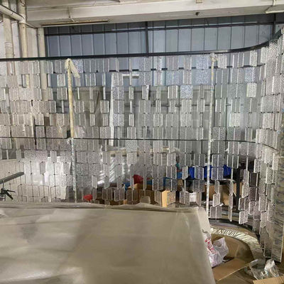 ভালো দাম আর্টিস্টিক স্টেইনলেস স্টীল স্ক্রিন পার্টিশন কাস্টমাইজযোগ্য গ্লাস বাঁকা বিলাসবহুল লিভিং রুম হোটেল পার্টিশন আধুনিক ডিজাইনের জন্য অনলাইন