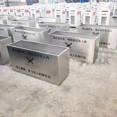 ভালো দাম গ্রিন আউটডোর 316L স্টেইনলেস স্টীল অ্যালুমিনিয়াম প্ল্যান্টার শহুরে শহর রাস্তা প্রকল্পের জন্য অনলাইন