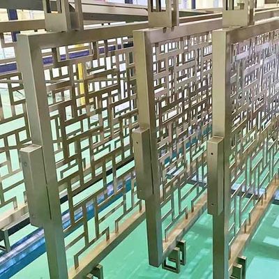 ভালো দাম 800mm স্টেইনলেস স্টীল স্ক্রীন পার্টিশন রুম বিভক্ত স্লাইডিং ডোর ব্ল্যাক ক্রস হেয়ারলাইন খোদাই করা কপার এমবস অনলাইন