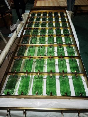 ভালো দাম স্বতন্ত্র আকারের স্টেইনলেস স্টীল স্ক্রিন পার্টিশন সোনার রঙের অভ্যন্তর প্রসাধনের জন্য মোরু গ্লাস সহ অনলাইন