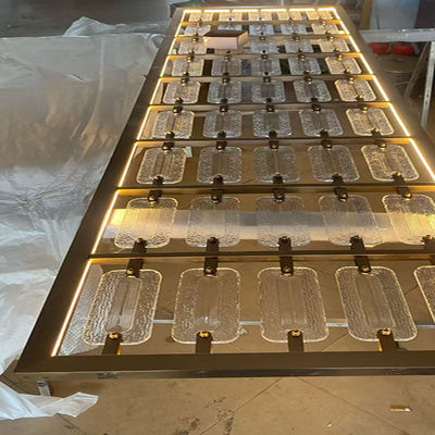 ভালো দাম Rose Gold White Crystal 304 Stainless Steel Partition For Restaurant Decoration With Light অনলাইন